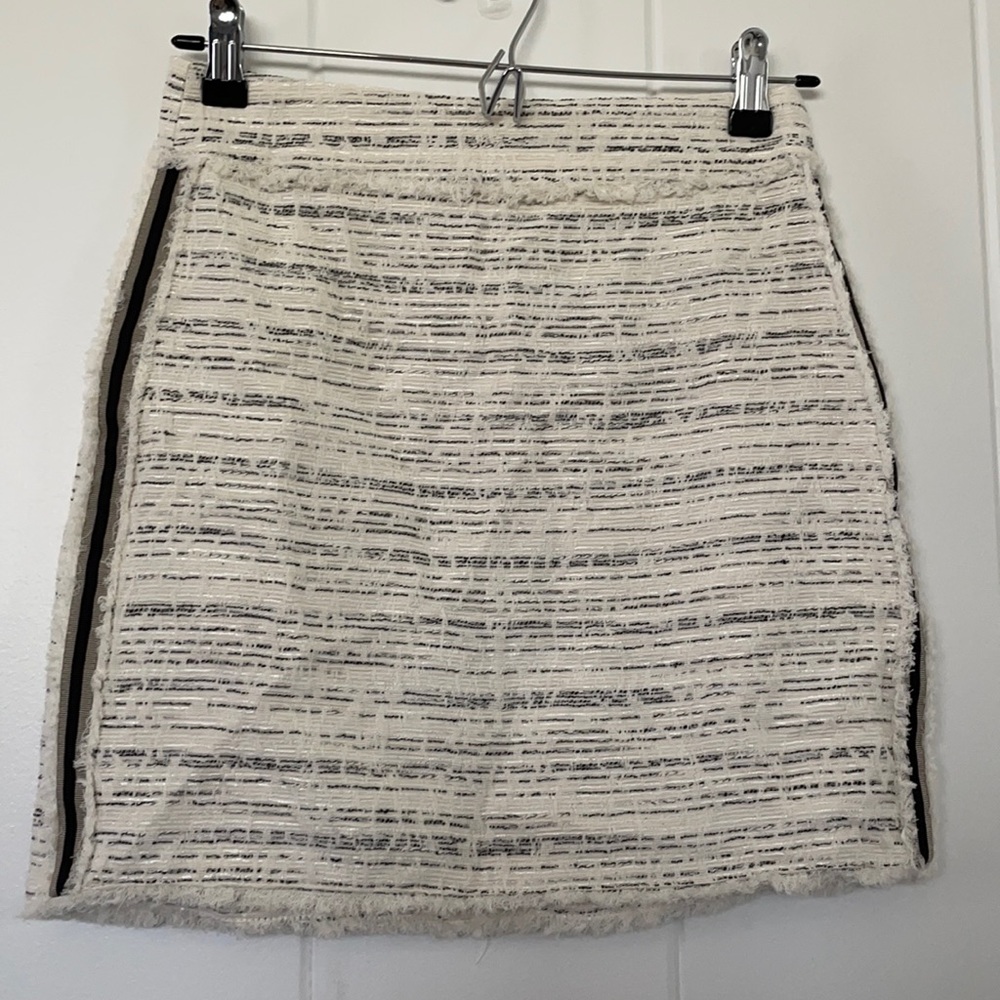 NWOT- Zara Faux tweed skirt